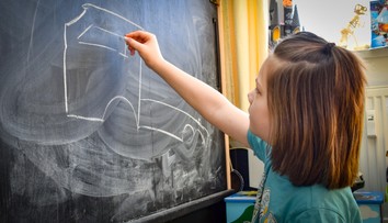 Mám Aspergera a toto sú veci, ktoré mi prekážajú. Odborníčky radia, ako rozumieť autistickým deťom