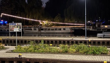 Nešťastie na párty v Berlíne. Na lodi sa preborila strecha, hlásia najmenej deväť zranených