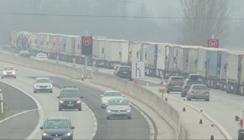 Obrovské kolóny kamiónov stále čiastočne blokujú cesty na východe Slovenska