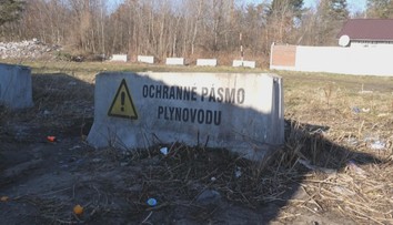 Svoj dom si museli rozobrať a odniesť. Stál na strategickom plynovode a nie je jediný