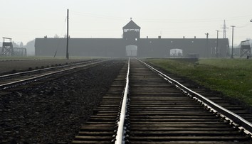 Poľsko zverejnilo na internete databázu s menami dozorcov a veliteľov Auschwitzu