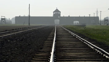 Poľsko zverejnilo na internete databázu s menami dozorcov a veliteľov Auschwitzu