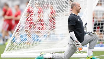 Vďaka teplákom si ho bude pamätať celý svet. Maďarský fenomén ukončil reprezentačnú kariéru