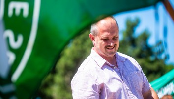 Škola má ďalší problém. Najprv sa žiačka napila čistiaceho prostriedku, potom tu robil kampaň Kotleba