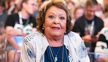 Po pobyte v nemocnici je už v plnej kondícii. Jiřina Bohdalová aj v 93 rokoch rozdáva pozitívnu náladu