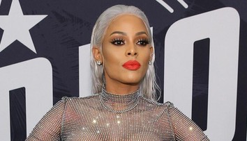 Vrchol nevkusu. Modelka v priesvitnom outfite mohla už rovno prísť aj nahá