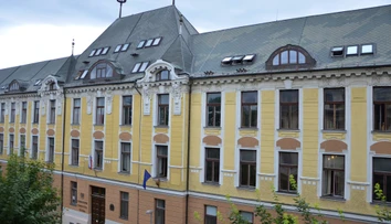 Rybníček sa chce rozprávať s vedením školy, ktorá zrušila dúhovú akciu. Nesmú podľa neho ustupovať Mazurekovi
