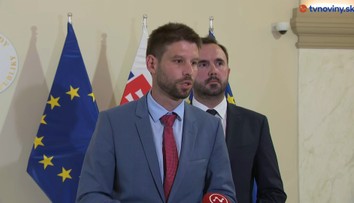 Ak konsolidáciu Fico nezvláda a potrebuje rady opozície, nech nám to rovno prenechá, vyhlásil Šimečka