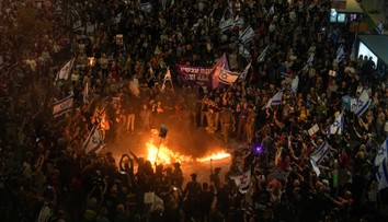 VIDEO: Tisíce ľudí demonštrovali v Tel Avive za prepustenie rukojemníkov aj prímerie