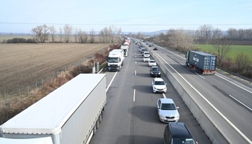 Na diaľnici smerom do Bratislavy hlásia vodiči pre nehody veľké zdržanie