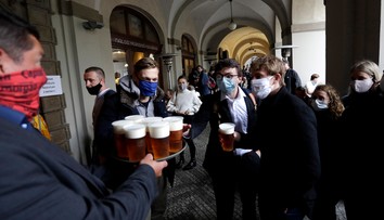 V Česku otvorili stovky barov a reštaurácií na protest proti reštrikciám