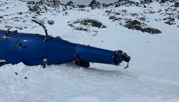 Na Aljaške vyzdvihli vrak vrtuľníka, v ktorom havaroval Petr Kellner