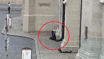Figurína so zbraňou v Bratislave: Polícia prosí verejnosť o spoluprácu
