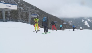 Po dlhom čase opäť otvorilo brány prvé lyžiarske stredisko. Zaplavili ho autá z celého Slovenska