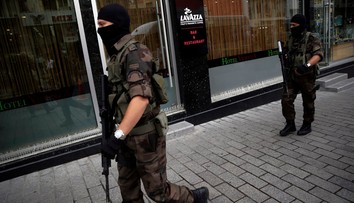V Istanbule nasadili špeciálne jednotky a vo vzduchu hliadkujú lietadlá