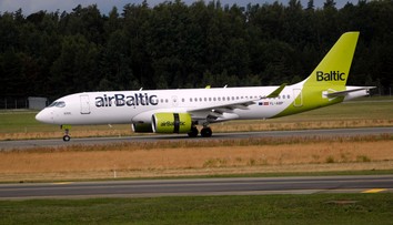 Hlasovanie o lietadlách v Pobaltí sa zvrhlo. Česi sa postarali o to, že na jednom stroji sa objaví vulgárny názov