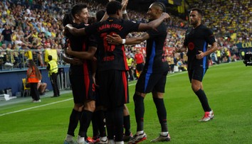 Lewandowski s Raphinhom režírovali triumf nad Villarrealom. Pre Ter Stegena sa však sezóna zrejme skončila