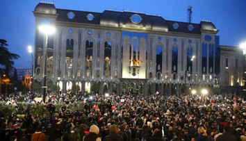 Gruzínsky parlament odhlasoval stiahnutie návrhu sporného zákona, ktorý vyvolal masové protesty