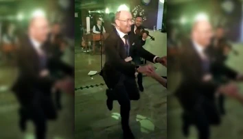 VIDEO: Známy infektológ porušil pravidlá. P. Jarčuška sa zabával v červenom okrese bez respirátora