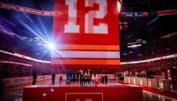 VIDEO: Calgary vyradilo dres s menom jednej z najväčších legiend klubu