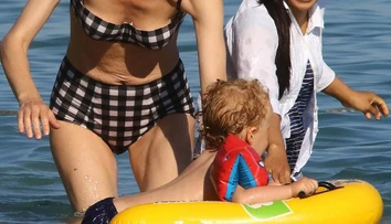 Konečne topmodelka, ktorá sa za strie po pôrodoch nehanbí