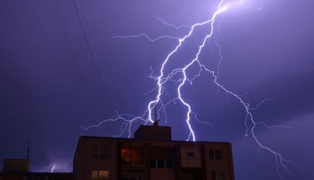 Búrka, ktorá trhala rekordy. V pondelok udrelo na našom území najviac bleskov