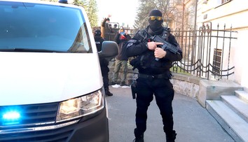 Vojna v bezpečnostných zložkách neutícha, NAKA má v hľadáčiku ďalšie známe mená