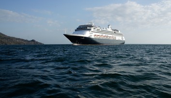 Z uviaznutej lode Zaandam evakuujú zdravých cestujúcich, štyria infikovaní pasažieri zomreli