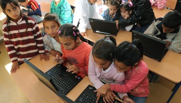 Rómskym žiakom pomáhajú so žiadosťou o príspevok na notebook terénni pracovníci