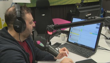 Juniorov hlasný návrat: Od škrabania v hrdle po chirurgický zákrok