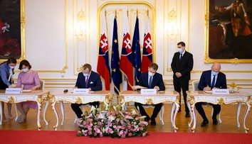 Vládni poslanci majú podpísať koaličnú dohodu tento týždeň