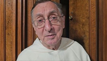 Je jediným slovensky hovoriacim spovedníkom v pápežských bazilikách. Dokáže to v ôsmich jazykoch