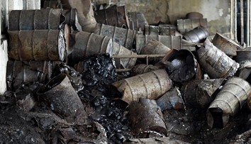 V Strážskom začali s likvidáciou sudov s nebezpečnými PCB látkami