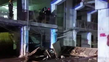 Tragédia v talianskom Neapole. V obytnej štvrti sa zrútil balkón