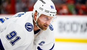 Erik Černák bude mať v NHL nového kapitána. Stamkos mení klub, podpísal luxusný kontrakt