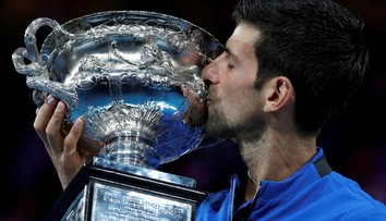 Djokovič siedmykrát vyhral Australian Open. Nadalovi nedal žiadnu šancu