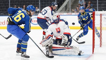 Hlinka Gretzky Cup: Slovenská 18-tka po solídnom výkone na úvod prehrala so Švédskom