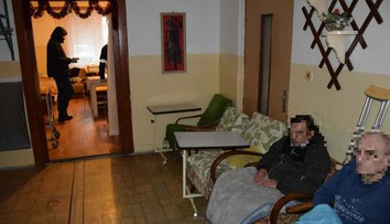 Kam pôjdu starkí z domu hrôzy v Hronovciach? Dočasne žijú v psychiatrickej nemocnici