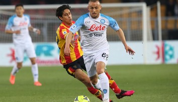 Stret Slovákov v Serii A pre Lobotku. Duda sa zaskvel a následne bol vylúčený