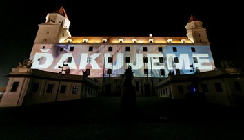 Ľudia potleskom poďakovali všetkým, ktorí pomohli s celoplošným testovaním