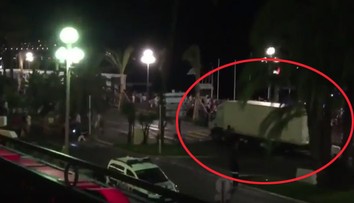 Šialenca na vraždiacom nákladiaku sa snažil zastaviť motocyklista