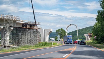 Výstavba R2 pri Mýtnej bude meškať vyše roka, hoci cestu mali otvoriť už o pár dní