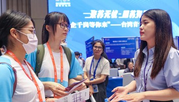 Deti na plný úväzok. V Číne mladým dospelým rodičia platia za to, že sú doma