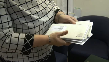 Neuveriteľná drzosť! Dôležitú poštu si namiesto schránok našli v smetnom koši