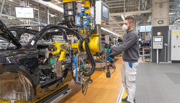 Pre nedostatok čipov bratislavský Volkswagen preruší na týždeň výrobu