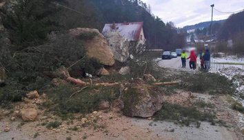 Brigita tvrdí, že sa druhýkrát narodila. Počas jazdy zasiahli jej auto padajúce skaly