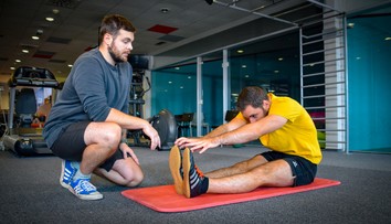 Seriál o cvičení: Bez strečingu na tréning ani nepomyslite. Tu je zopár jednoduchých rád