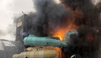 VIDEO: Vo švédskom zábavnom parku vypukol masívny požiar, sprevádzali ho aj výbuchy