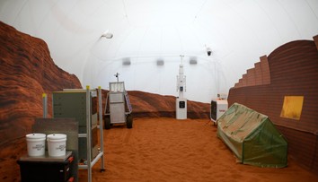 Koniec misie. Štyria dobrovoľníci po viac ako roku opustili zariadenie simulujúce pobyt na Marse