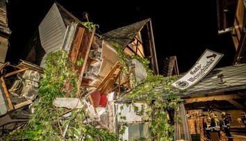 VIDEO: Po kolapse časti hotela v Nemecku hlásia už dve obete. Budova sa môže kedykoľvek úplne zrútiť